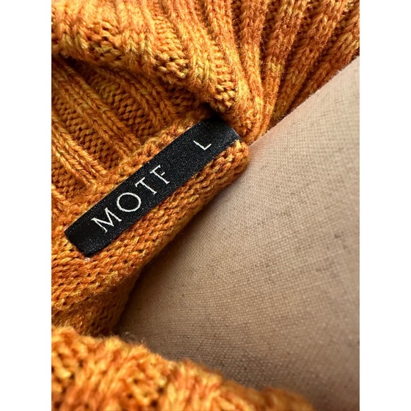 🧡🍁🌻Beautiful MOTF turtleneck sweater with embroidered flowers. 🧡💛 - Picture 7 of 10